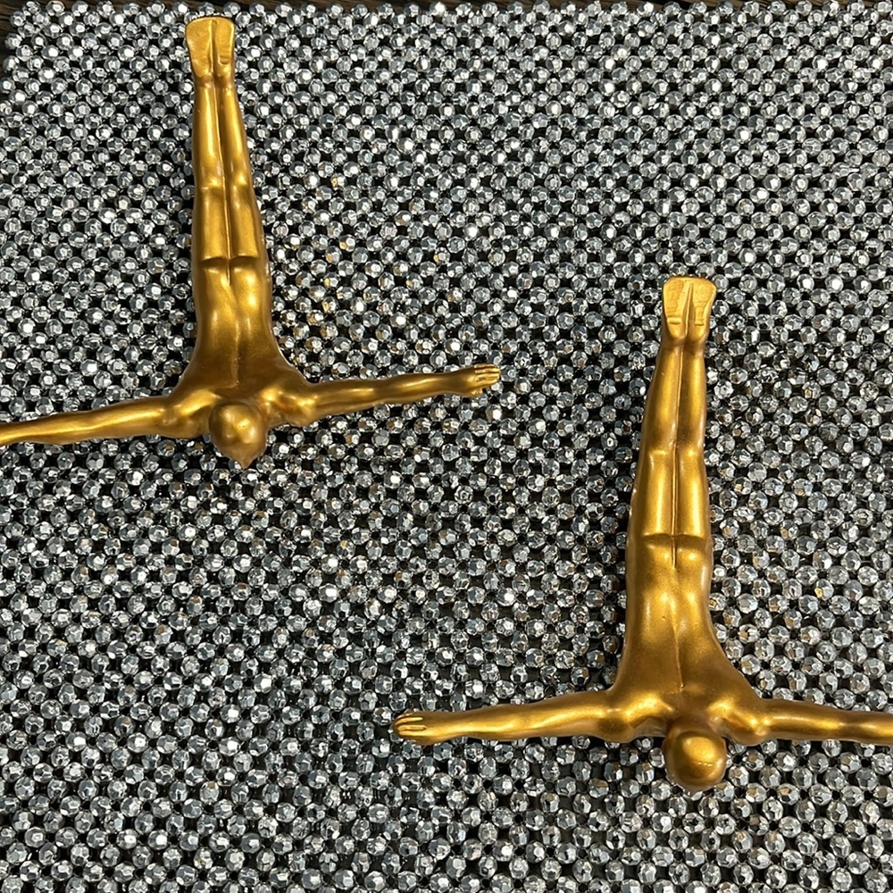 2 Gold wall divers 7x7 inches gold in color 
Price is for 2